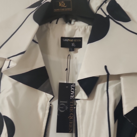 Love Me Queen Black and White Trench Coat - Picture 12 of 13